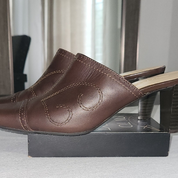 Madeline Brown Leather Mules Size 9.5 - Picture 3 of 10